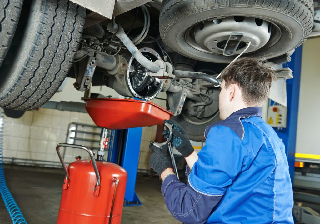 三重県 鈴鹿市 民間車検工場 求人募集 求人案内 採用情報 高収入 仕事 バイト 転職 正社員 自動車整備業 鈴鹿市の求人案内